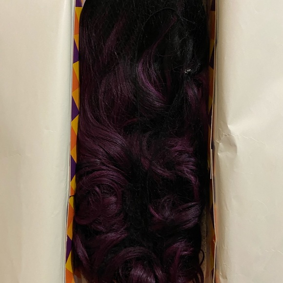 Model Model purple ombré Rosalie wig. - Picture 8 of 9